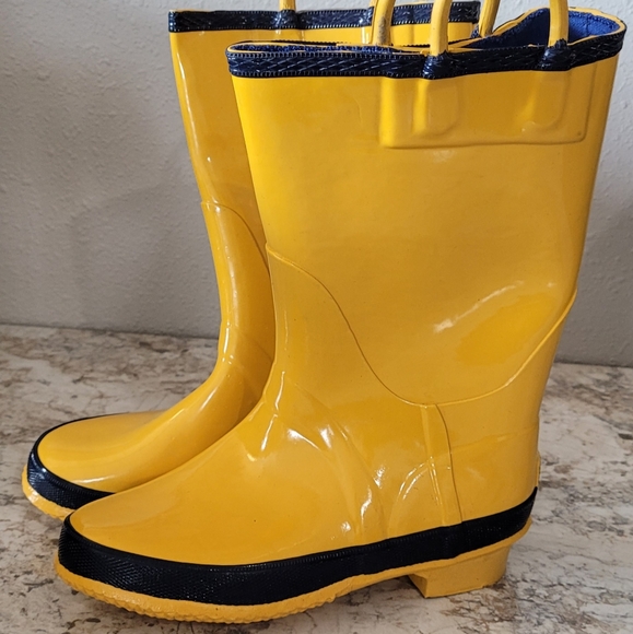 Youth 13 rain boots - Picture 1 of 5